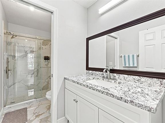 5th image of 2537 Chatham Cir