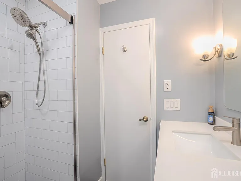 63 Carlisle Ct — Photo 35