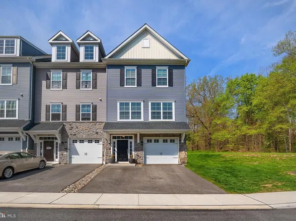300 Rock Run Cir, Broomall, PA 19008