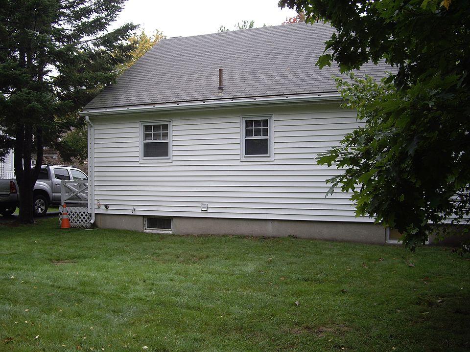 2nd image of 34 Scamman St