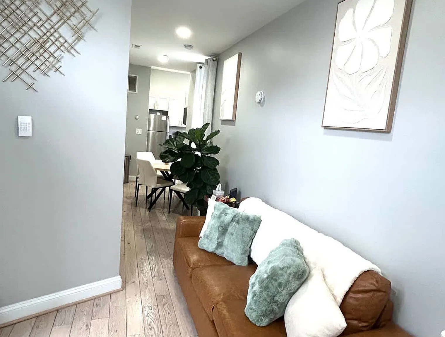 2 bed, 2.0 bath, 796 sqft, $3,803 — Photo 3