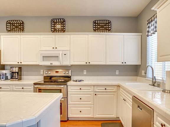 2nd image of 2852 SE Robin Way