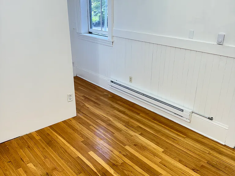 18 E Main St #4 — Photo 3