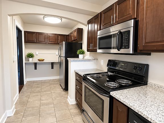 4th image of 812 N 33rd St APT 6