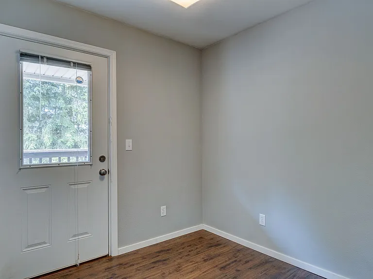 Recently Updated 2-bedroom Cottage — Photo 8