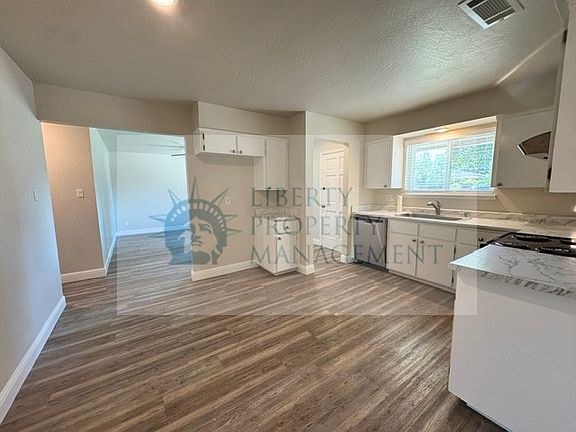 5th image of 5827 E Saginaw Way