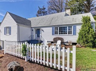 16 Braeburn Rd, West Hartford, CT 06107