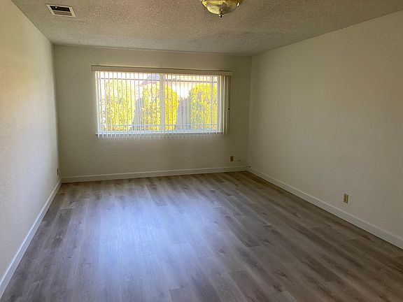 3rd image of 889 Summerbrook Ln