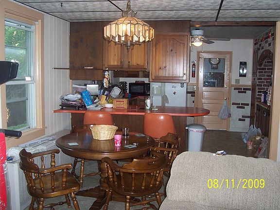 Dining Area & Kitchen