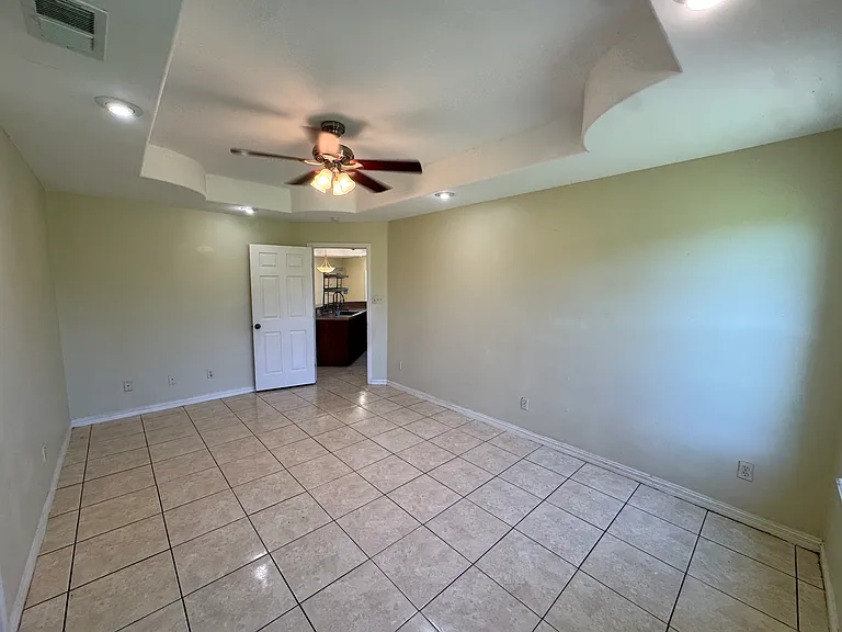 33828 California Rd — Photo 9