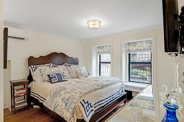 Sold by Compass | media 9