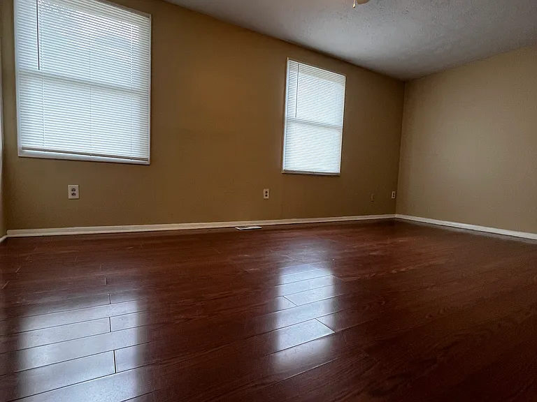 131 Roswell Commons Way — Photo 17
