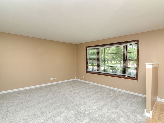 5th image of 930 Sharon Ln