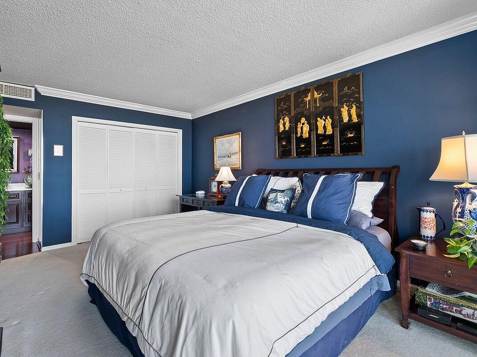 1st image of 136 Lakeshore Drive #910