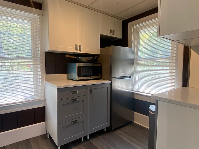 706 Linn St #2 — Photo 10