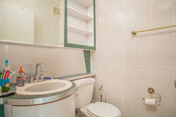 Sold by Azbel Real Estate, Inc. | media 7