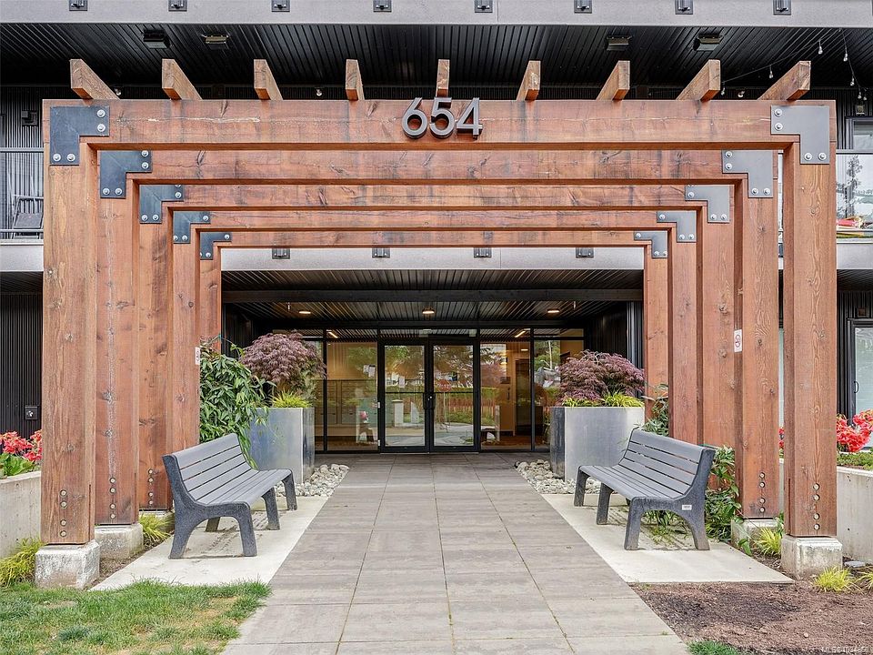 1st image of 654 Granderson Rd #404