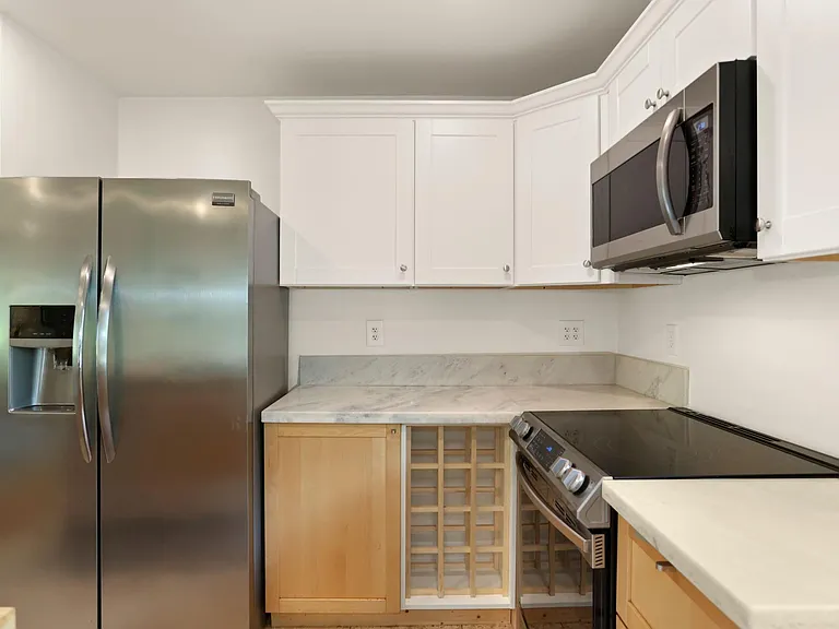 2360 S Arlington Ridge Rd — Photo 11