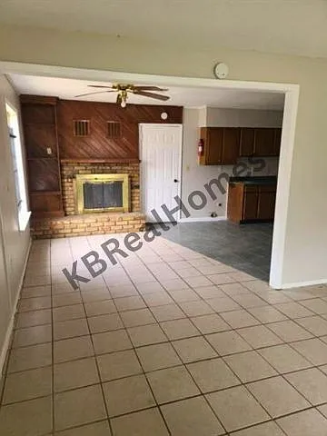 2226 Durham Ave — Photo 5