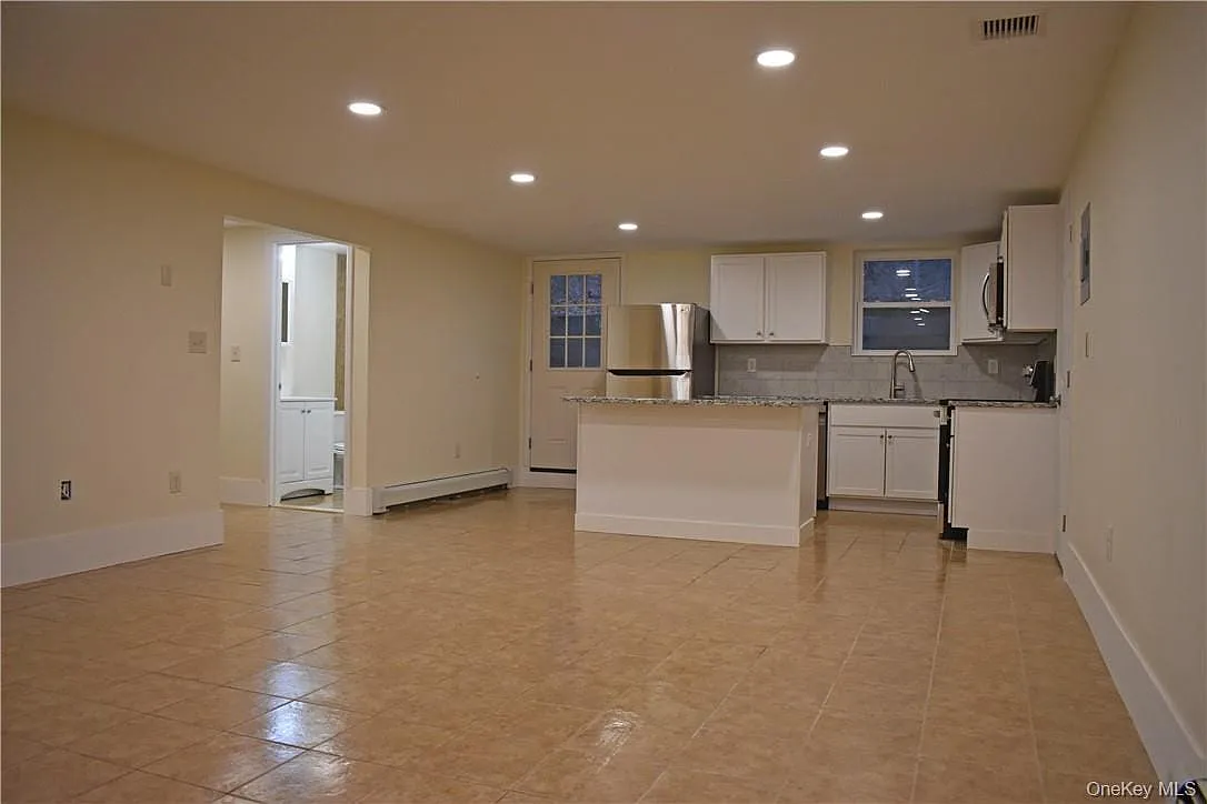 2 bed, 1.0 bath, 1300 sqft, $2,250 — Photo 3