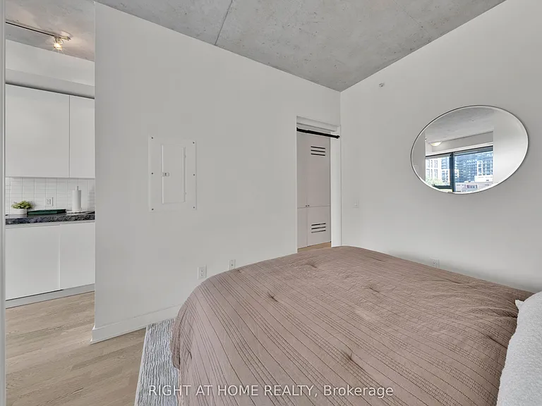 629 King St W #625 — Photo 19