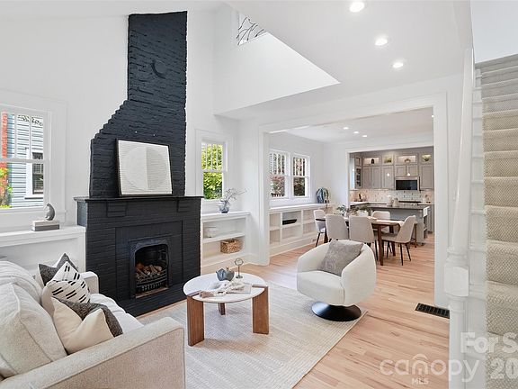 4th image of 2221 E 8th St