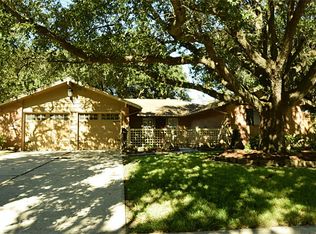 203 Cedar Ln, Seabrook, TX 77586