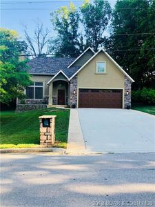220 Osage Hills Rd, Lake Ozark, MO, 65049