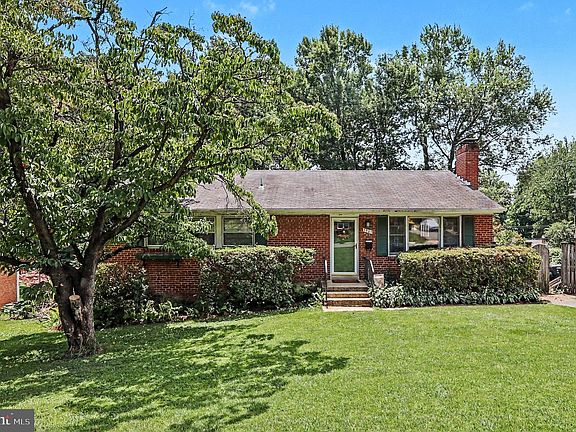 3rd image of 7907 Slidell Ln