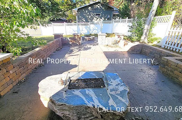 1021 Fremont St — Photo 13