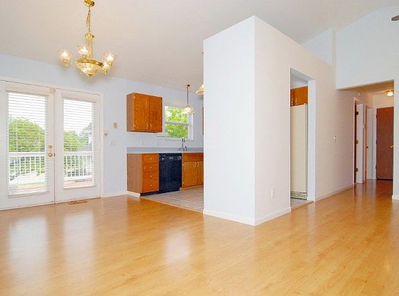 5th image of 156 Glenbarr Ct