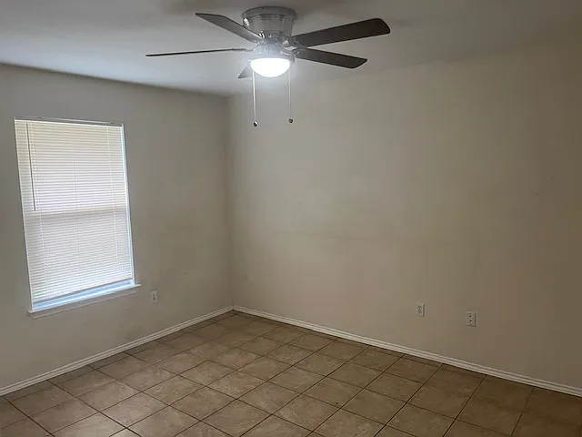 2 bed, 1000 sqft, $1,250 — Photo 2