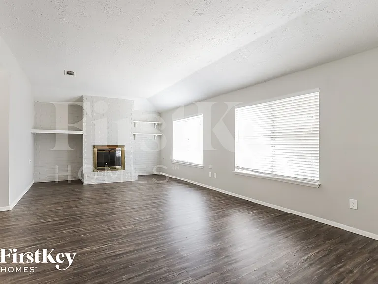 22403 Ivygate Dr — Photo 3