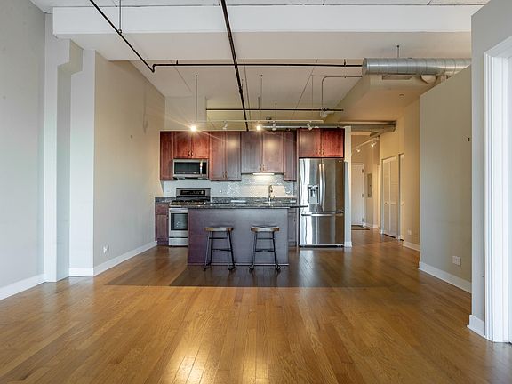 2nd image of 833 W 15th Pl Unit 807-W