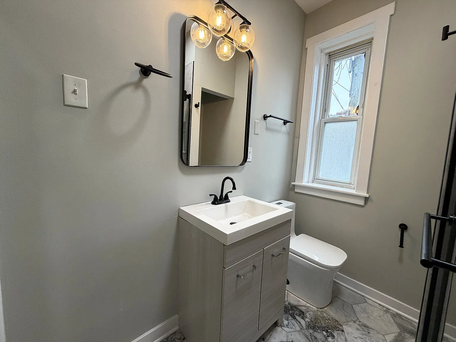 3 bed, 1400 sqft, $2,217 — Photo 4