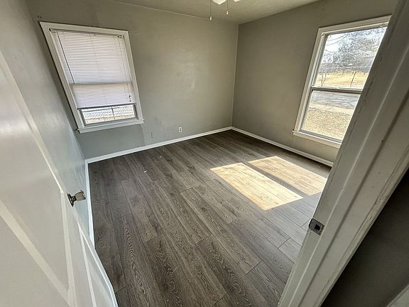 5th image of 701 Estelle Ave
