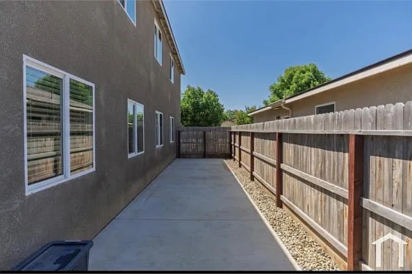 5 bed, 1919 sqft, $2,300 — Photo 1