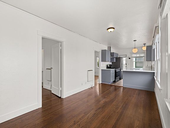 4th image of 221 W Micheltorena St #4