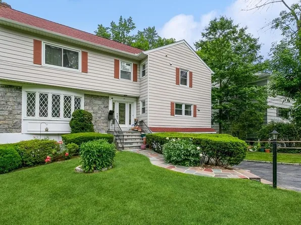 15 Black Birch Lane, Scarsdale, NY 10583