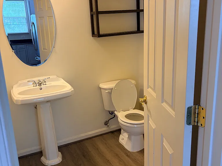 21784 Oakville Ter — Photo 8