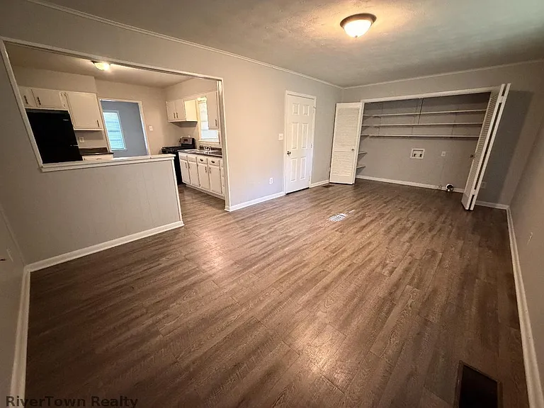 3358 Parham St — Photo 14