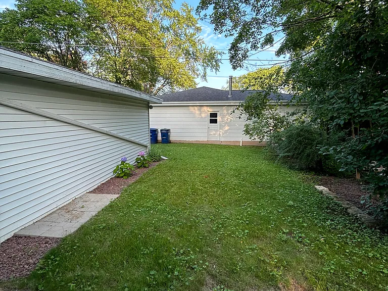 136 Gwynn St — Photo 9