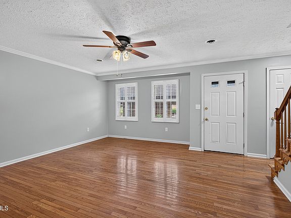 2nd image of 806 Crosscreek Dr #806