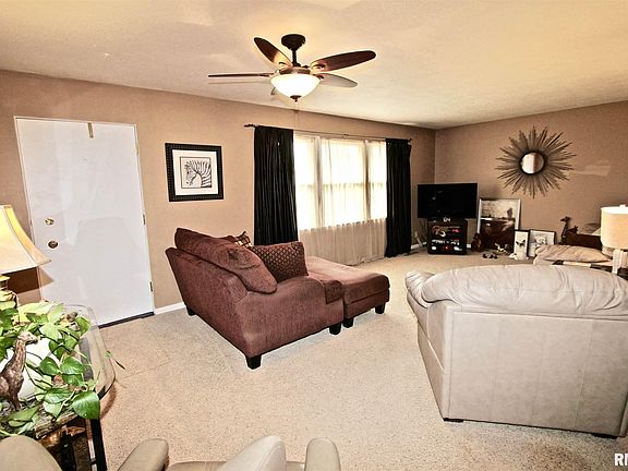 3rd image of 1821 W Dunnrobin Ct