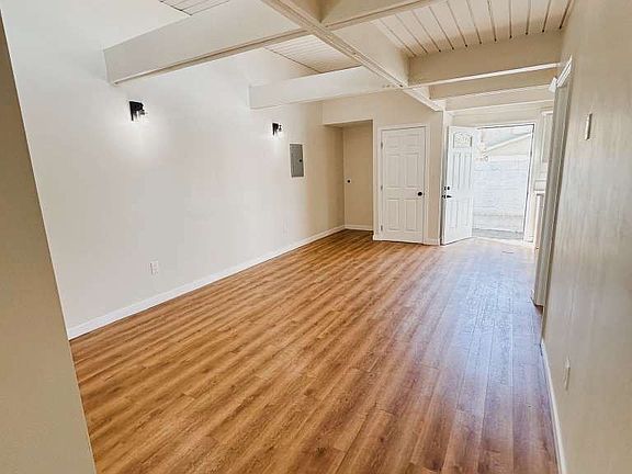 5th image of 11571 Archwood St