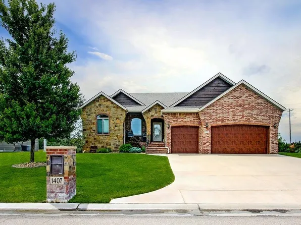 1407 N Blackstone Ct, Wichita, KS 67235