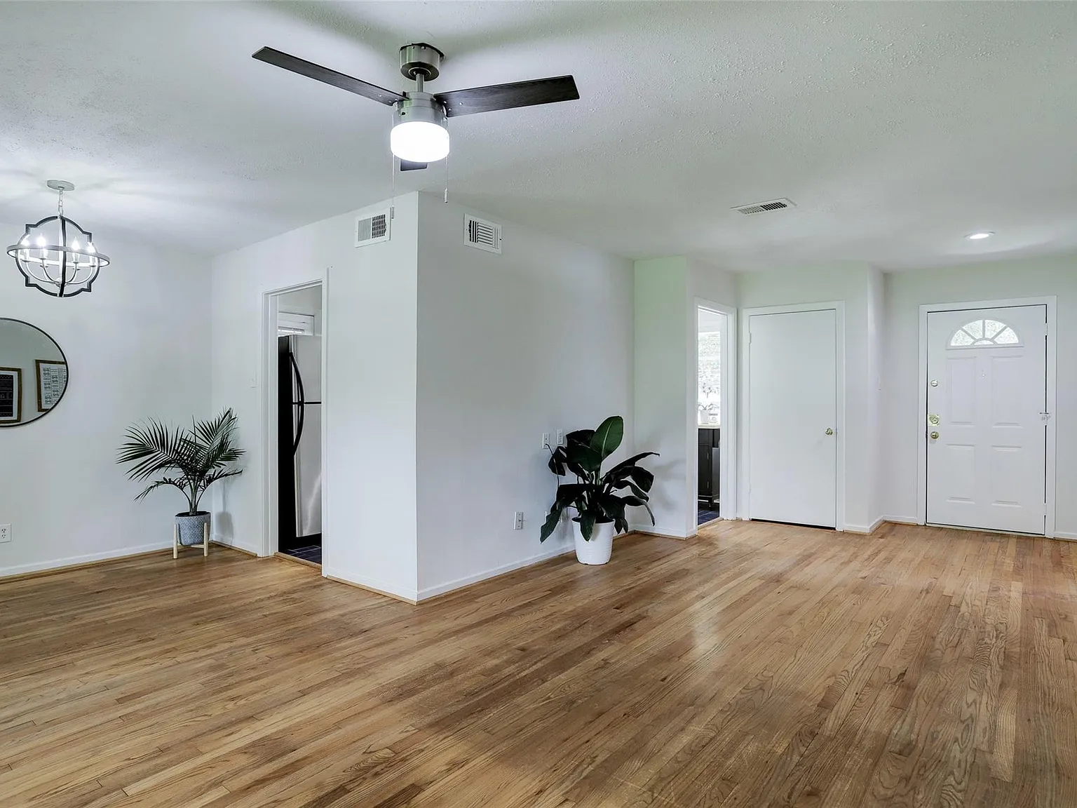 2 bed, 1296 sqft, $1,800 — Photo 3