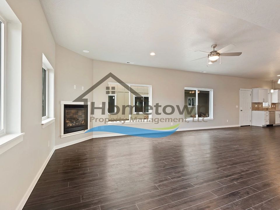 1st image of 12116-1 W Wellington Ave
