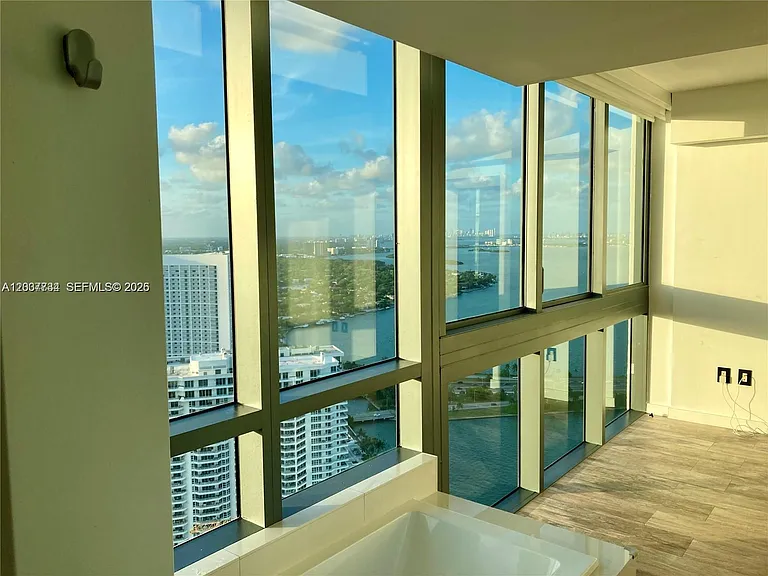 650 NE 32nd St #4408 — Photo 11