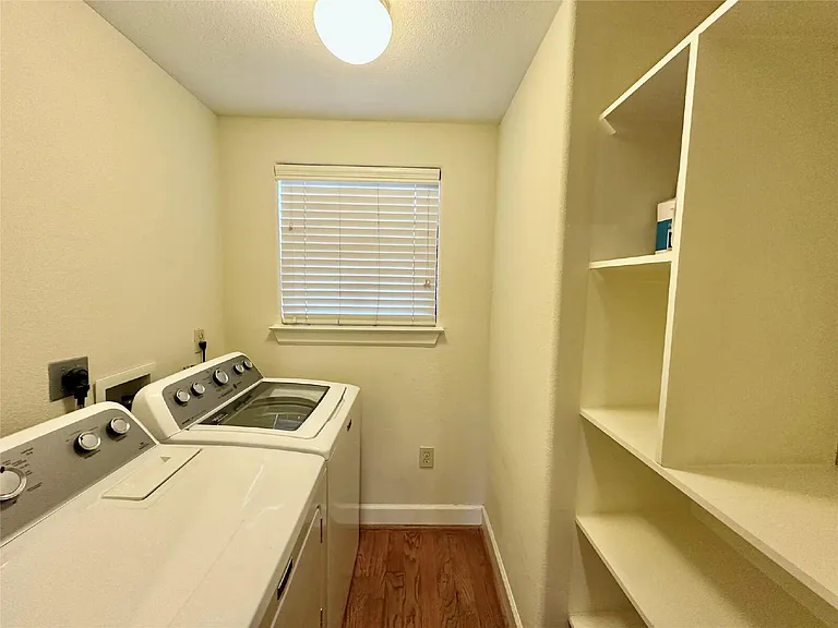 1602 Elgin St #13 — Photo 17